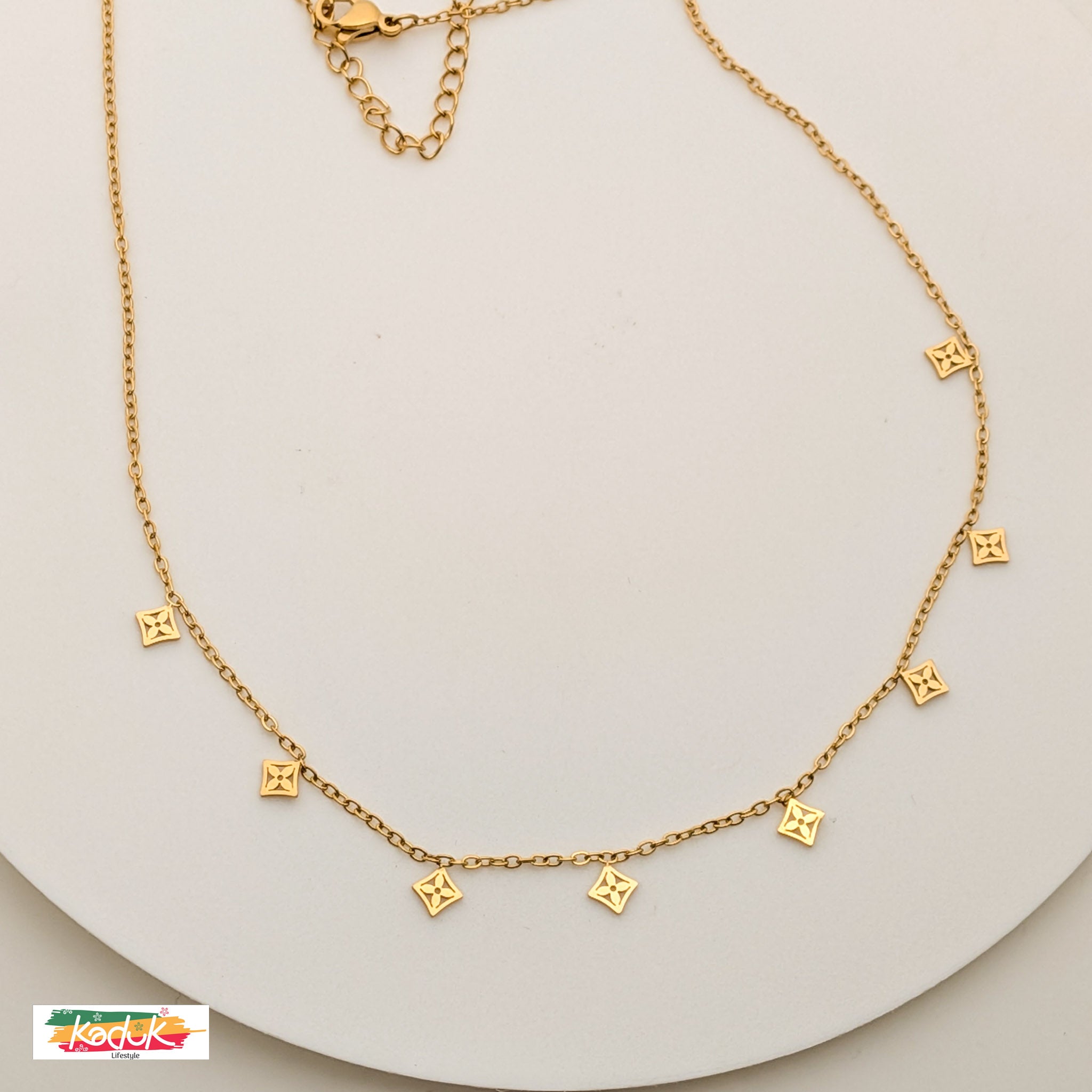 Minimal Gold-Plated Necklace with Square Charm Detailing