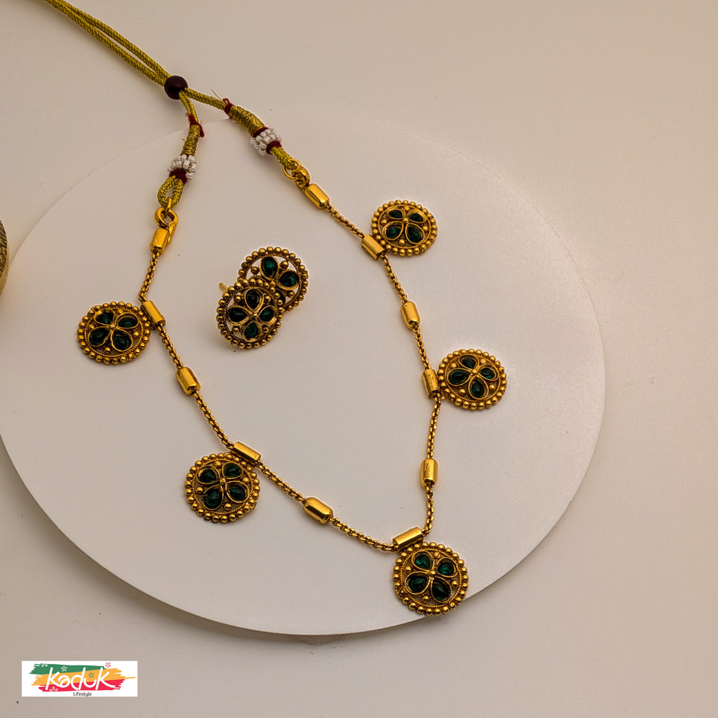 Antique Gold Necklace with Green Stone Motifs & Earrings
