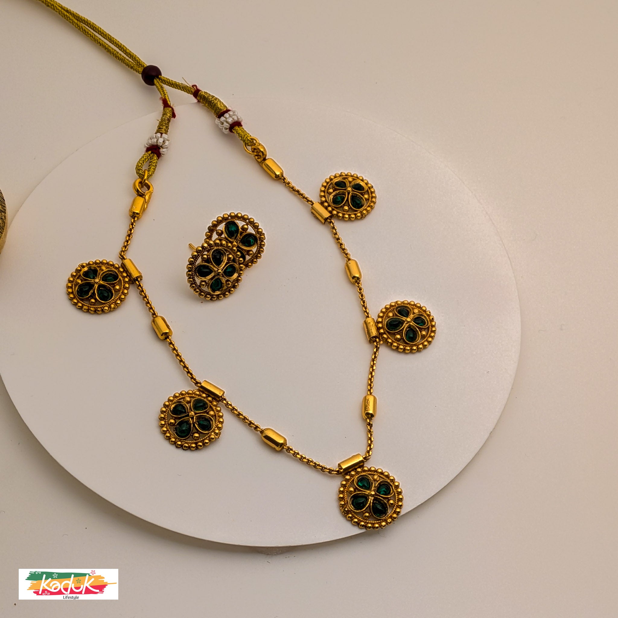 Antique Gold Necklace with Green Stone Motifs & Earrings