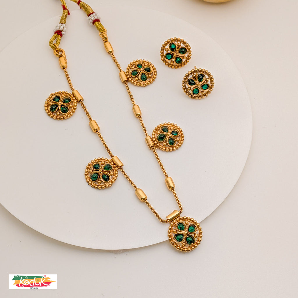 Antique Gold Necklace with Green Stone Motifs & Earrings
