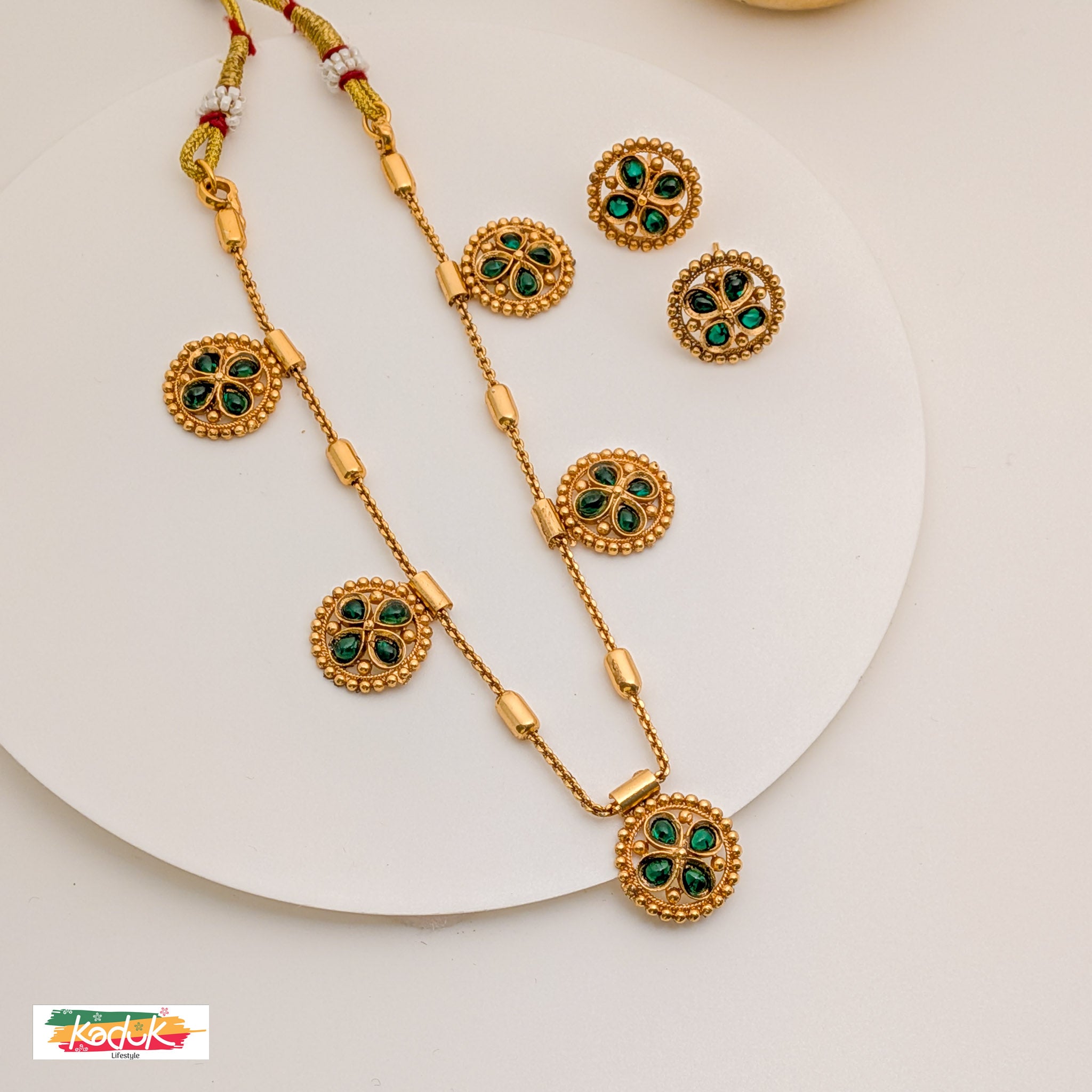 Antique Gold Necklace with Green Stone Motifs & Earrings