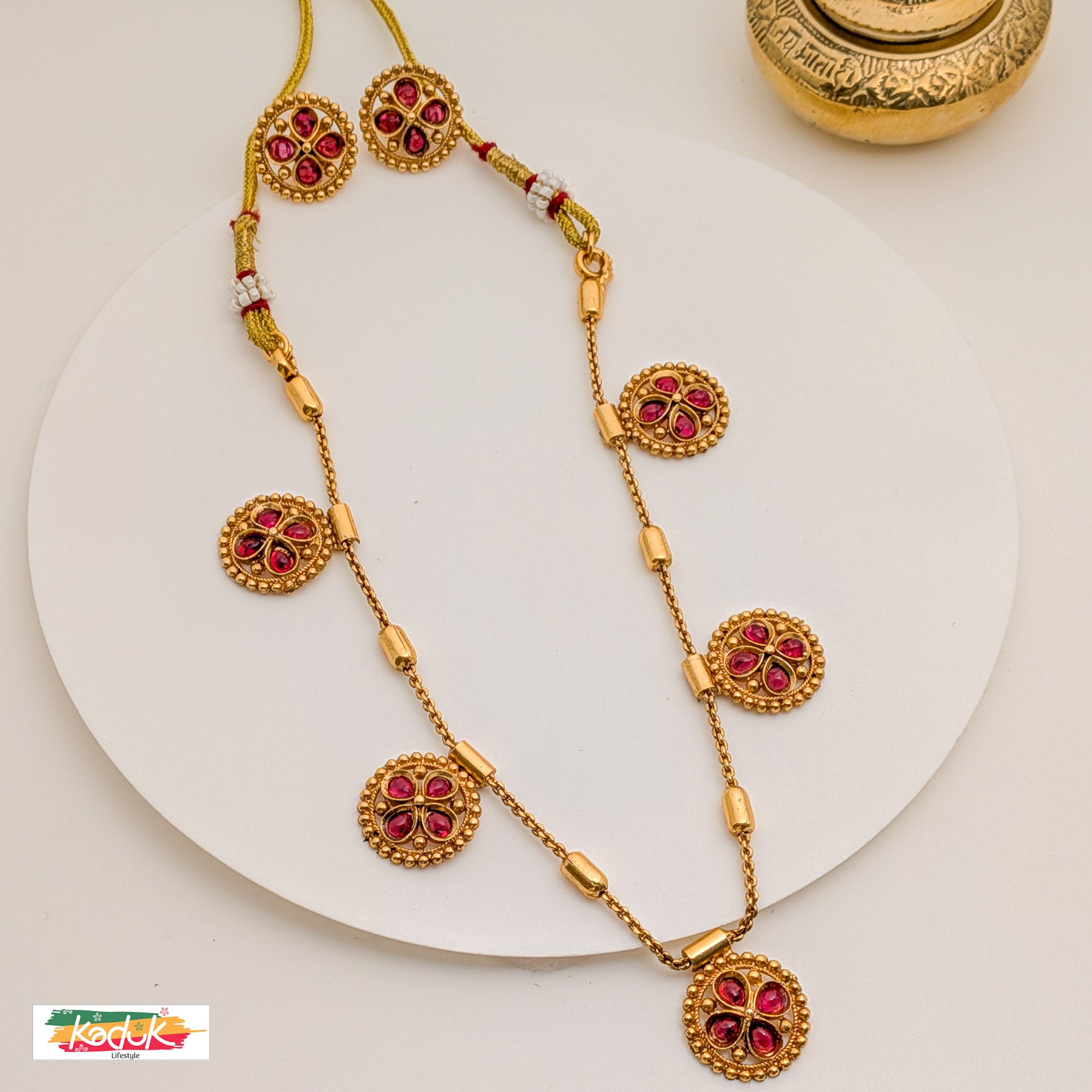 Antique Gold Necklace with pink Stone Motifs & Earrings