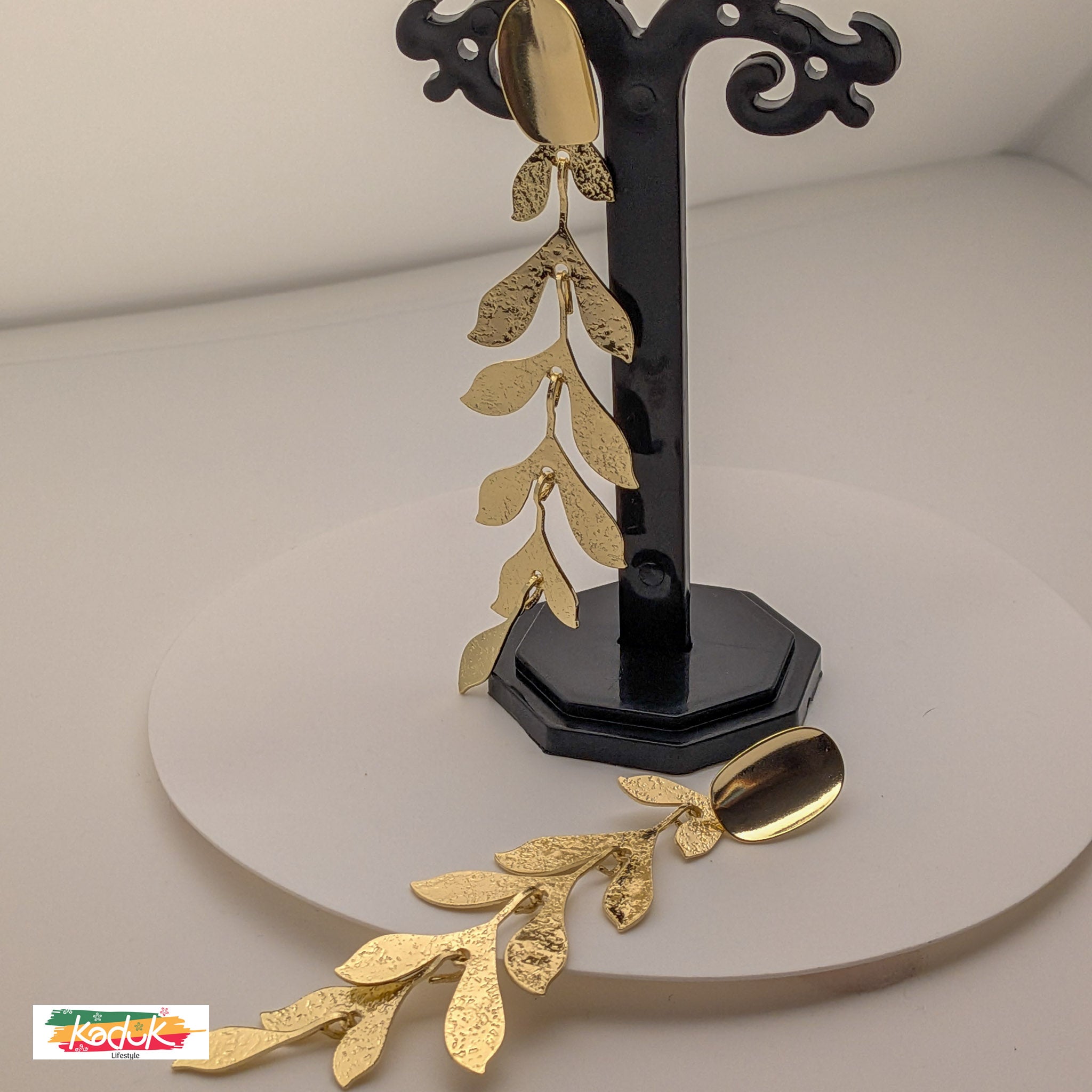 🌿 Gold Leaf Cascade Dangle Earrings 🌿