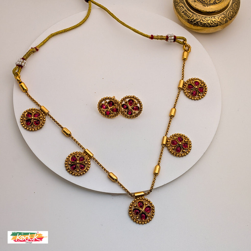 Antique Gold Necklace with pink Stone Motifs & Earrings