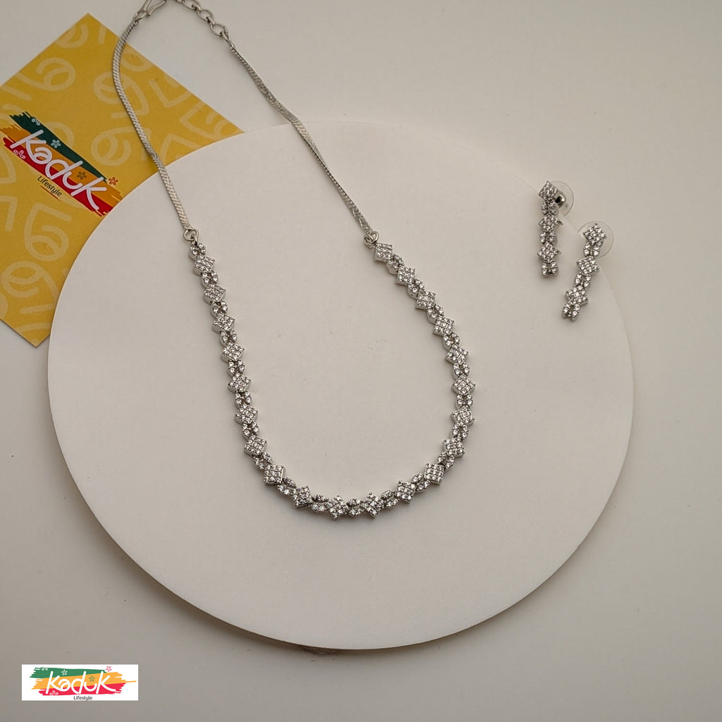 ✨ Silver-AD Necklace with Crystal Detailing & Matching Earrings