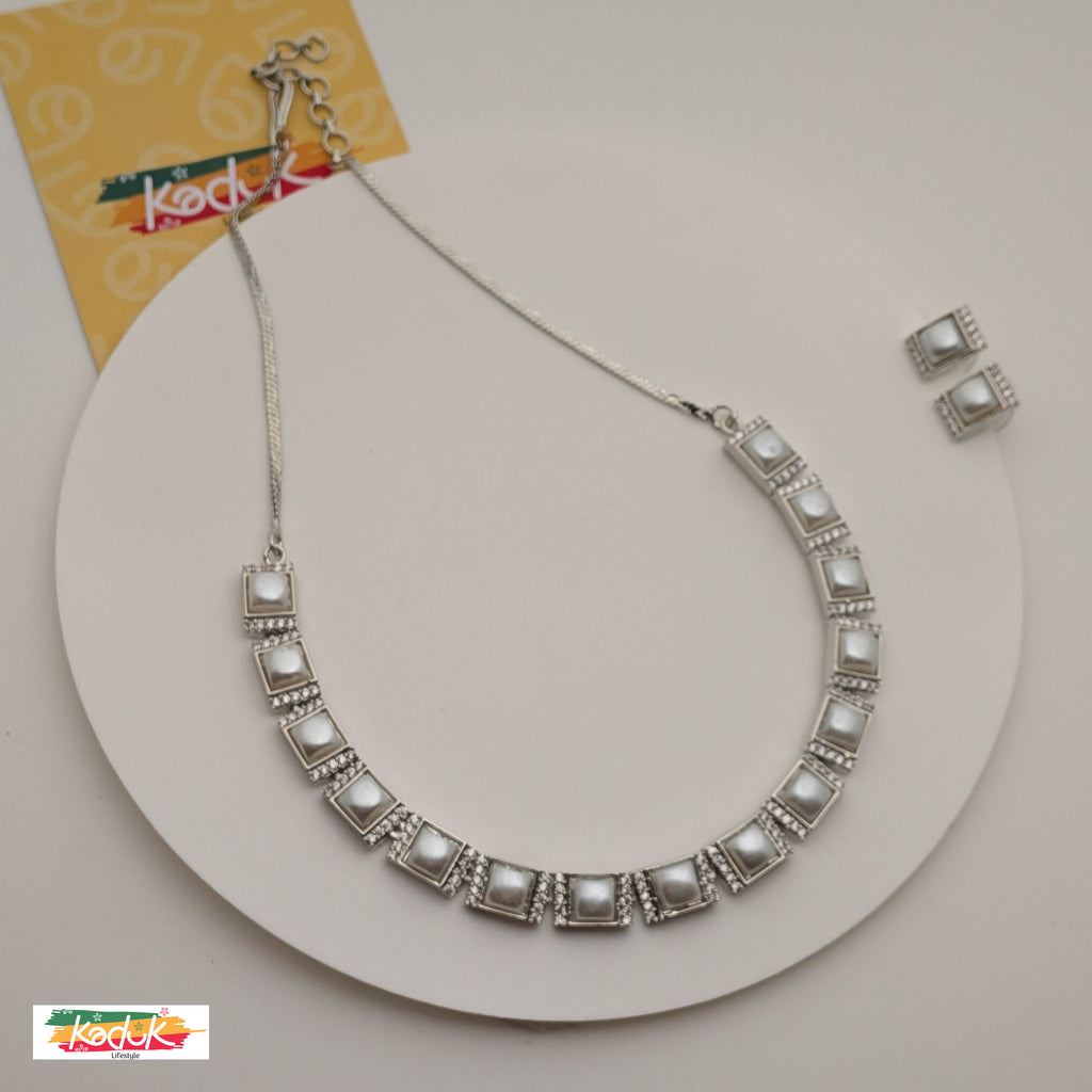 🤍 Silver Pearl Necklace with Square Motifs & Matching Earrings