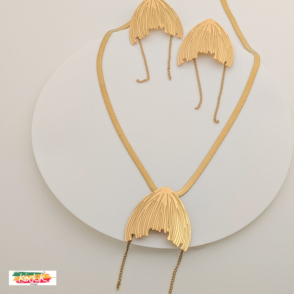 Gold Leaf Necklace & Earrings Set – Modern Lightweight Jewelry for Women