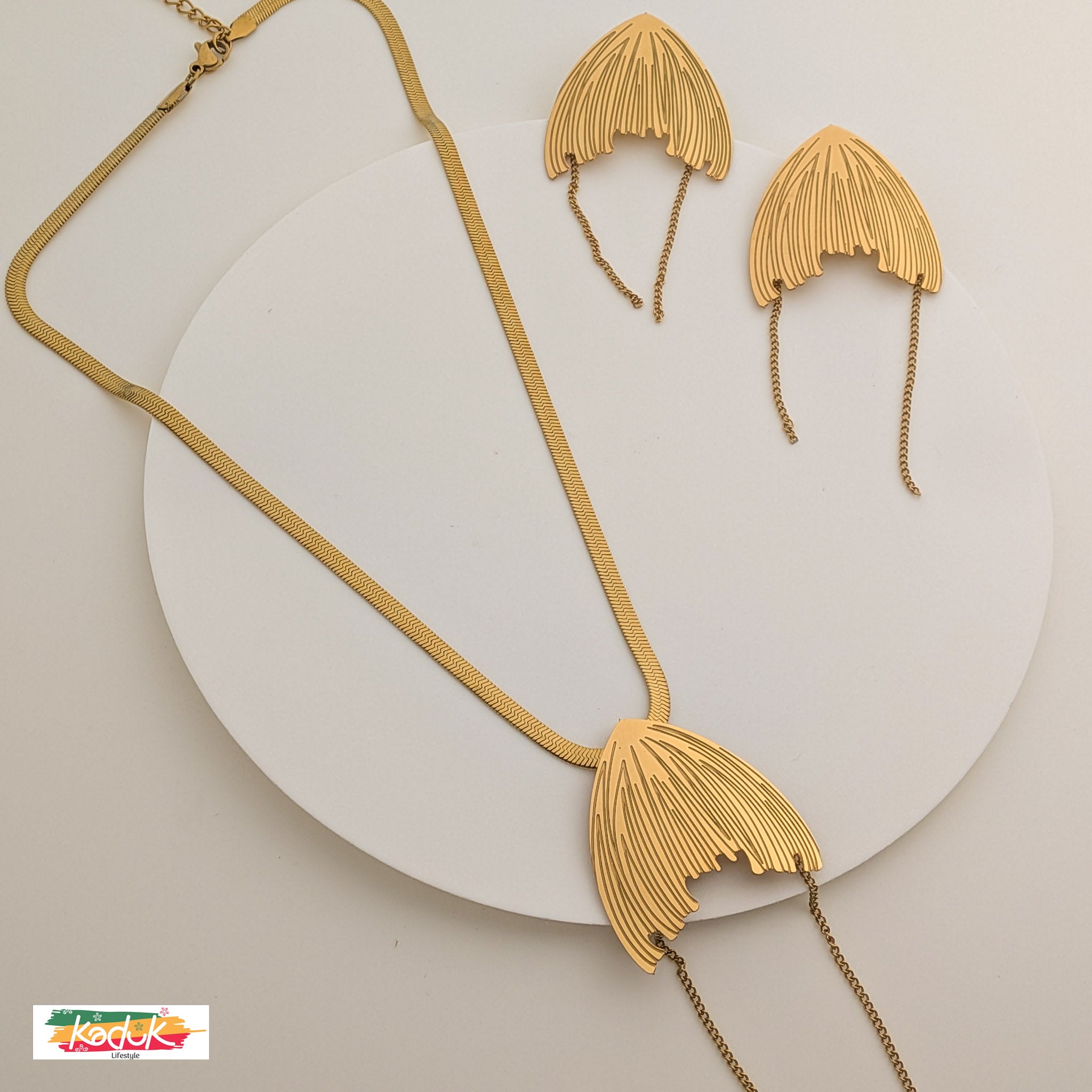 Gold Leaf Necklace & Earrings Set – Modern Lightweight Jewelry for Women