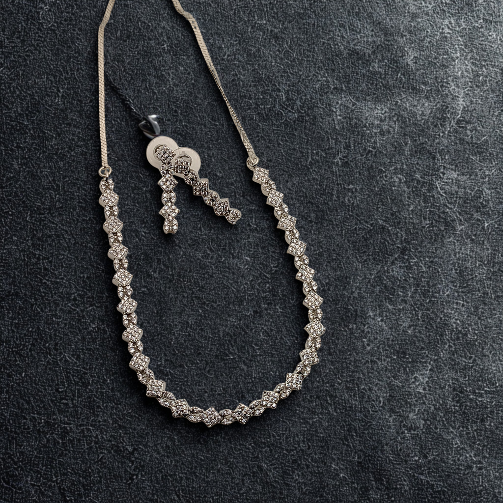 ✨ Silver-AD Necklace with Crystal Detailing & Matching Earrings